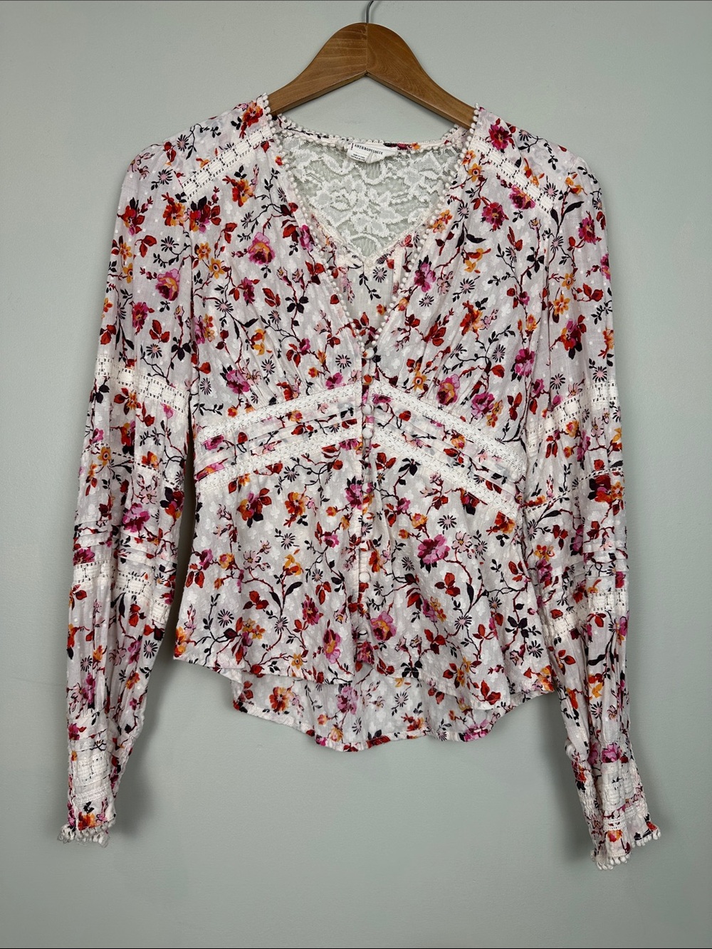 80. anthropologie floral lace BoHo top long sleeved.